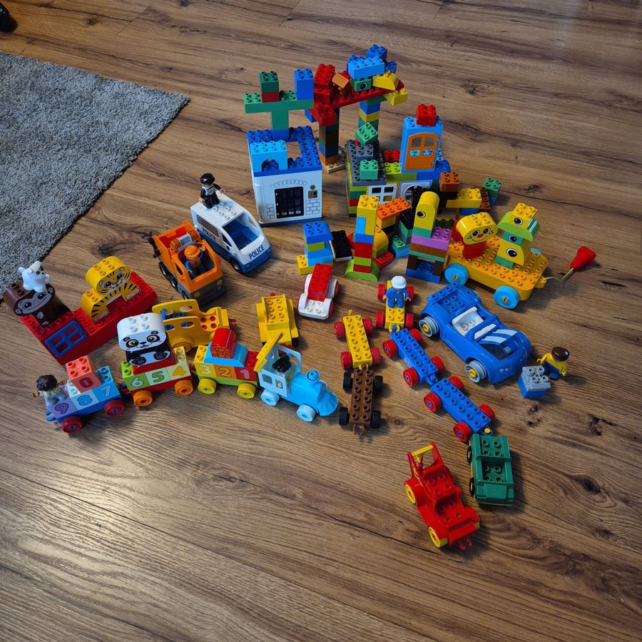 Lego Duplo - Stor samling med bilar, byggstenar och figurer