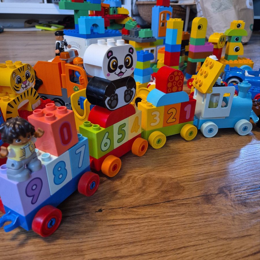 Lego Duplo - Stor samling med bilar, byggstenar och figurer