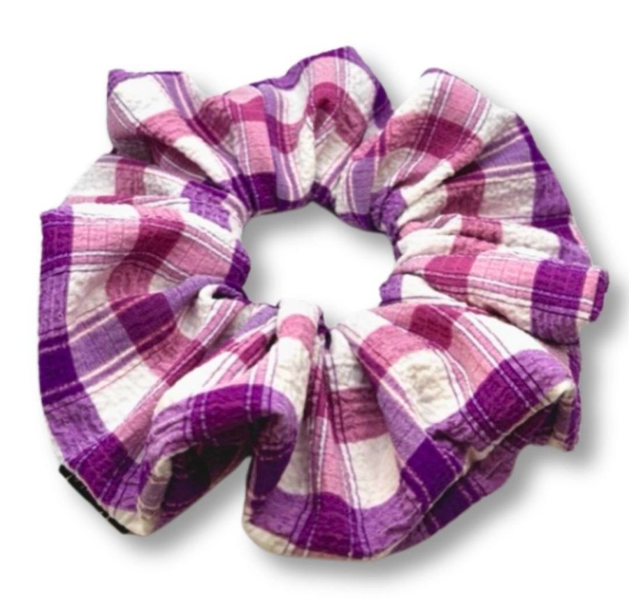 Lila rutig rutmönstrad överdimensionerad XXL Scrunchie från Enchanted Scrunch NY