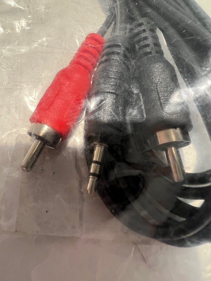 Kabel / Adapter: 2,5mm till 2 x RCA