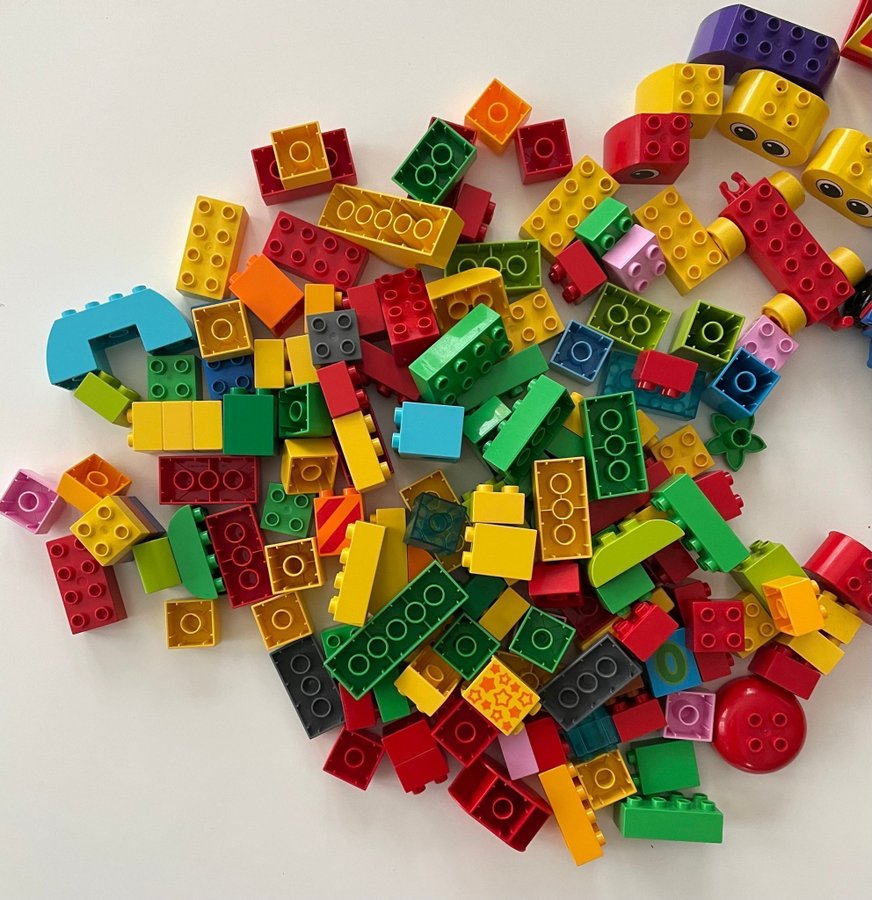 Lego duplo 2,4 kg blandad bitar bilar gubbar etc