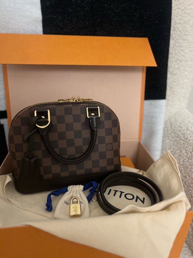 Louis Vuitton Alma BB Damier