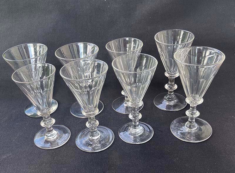 Paraplyglas 8 fasettslipade glas för starkvin Sverige antika: c 1850