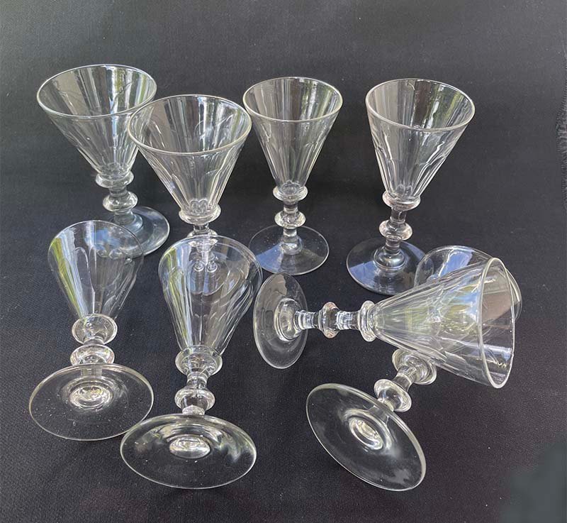 Paraplyglas 8 fasettslipade glas för starkvin Sverige antika: c 1850