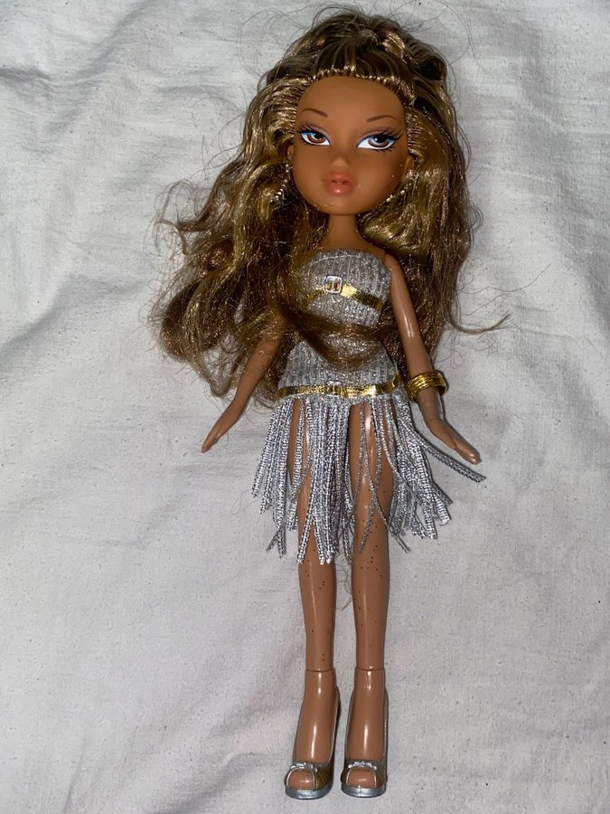 Bratz yasmin med silverklänning