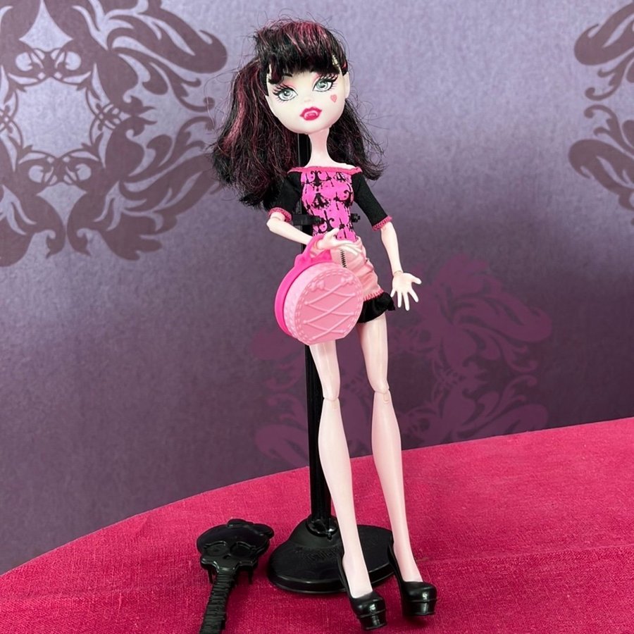 Monster High Draculaura docka med tillbehör