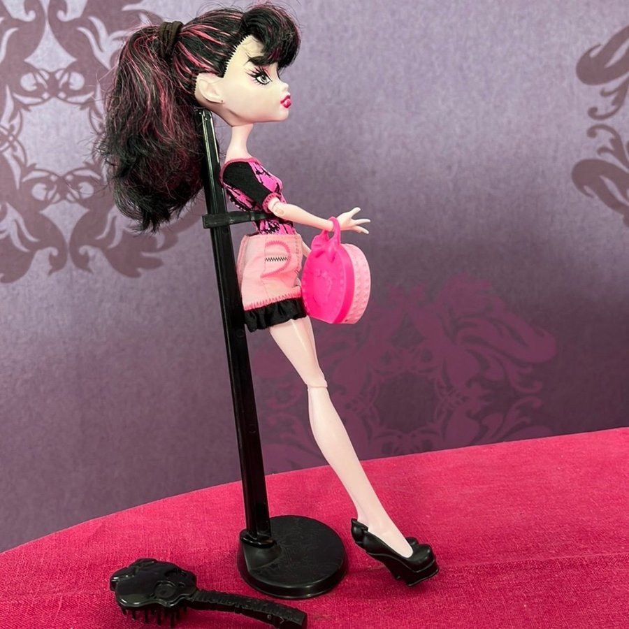 Monster High Draculaura docka med tillbehör