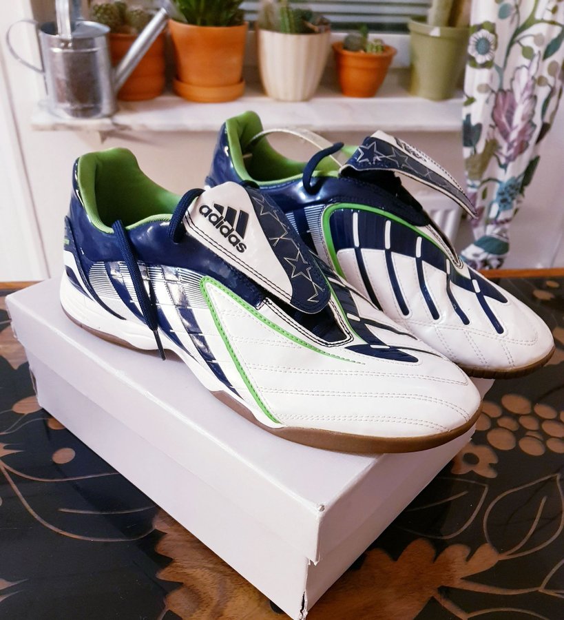 Adidas predator fottbollsskor indoor i storlek 45 1/3