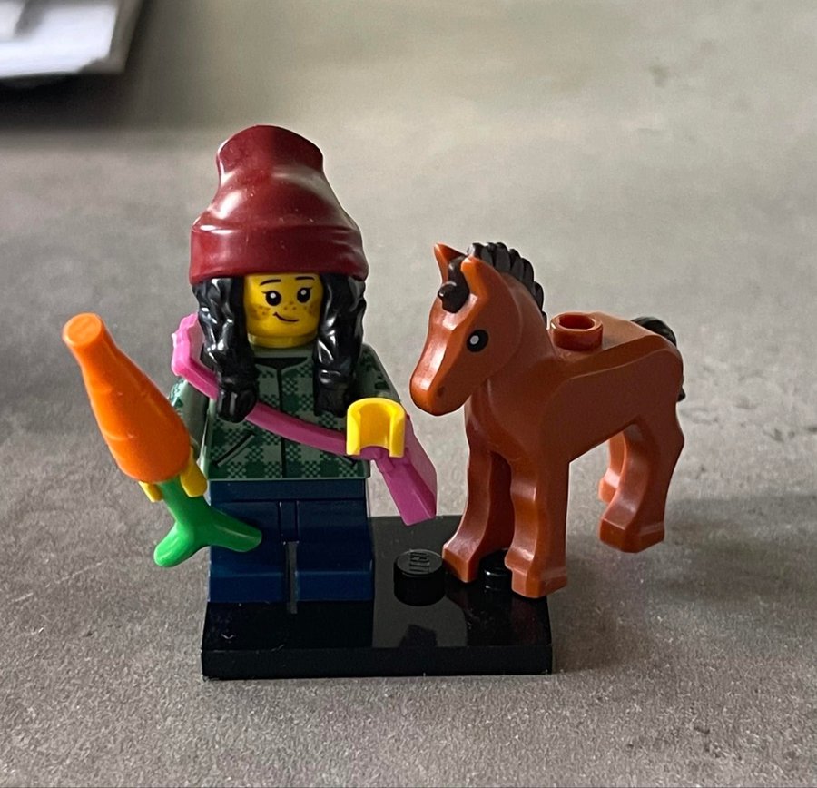 LEGO Minifigures series 22 Groom horse