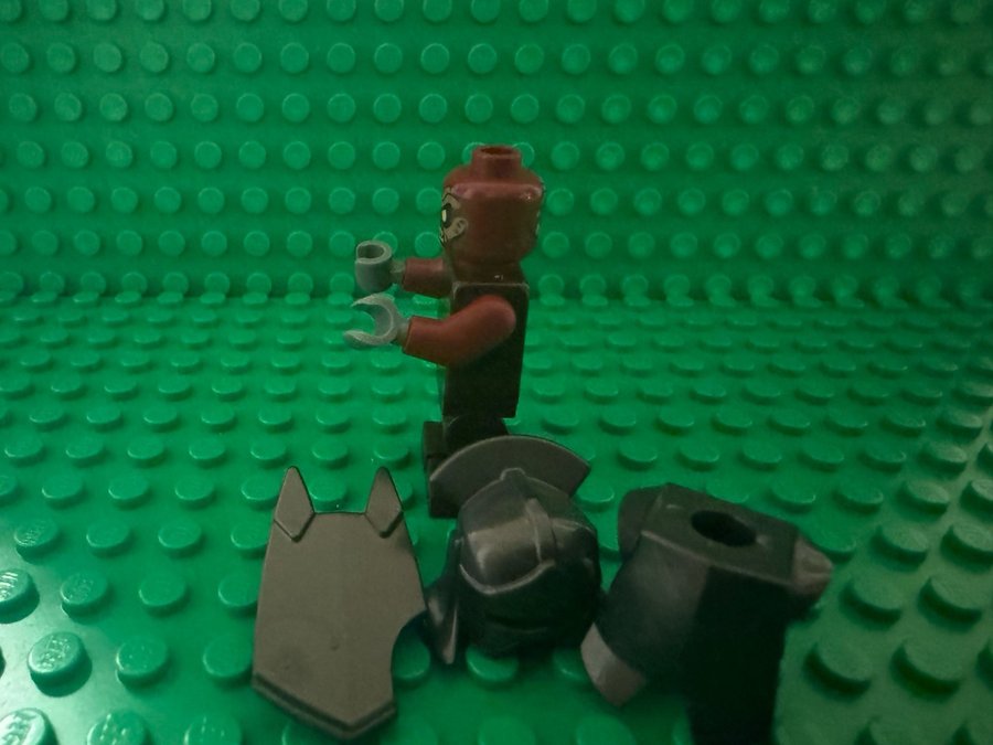 LEGO Lord of the Rings - Uruk-hai - Helmet and Armor