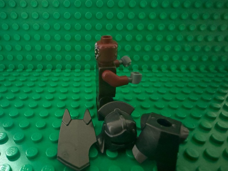 LEGO Lord of the Rings - Uruk-hai - Helmet and Armor