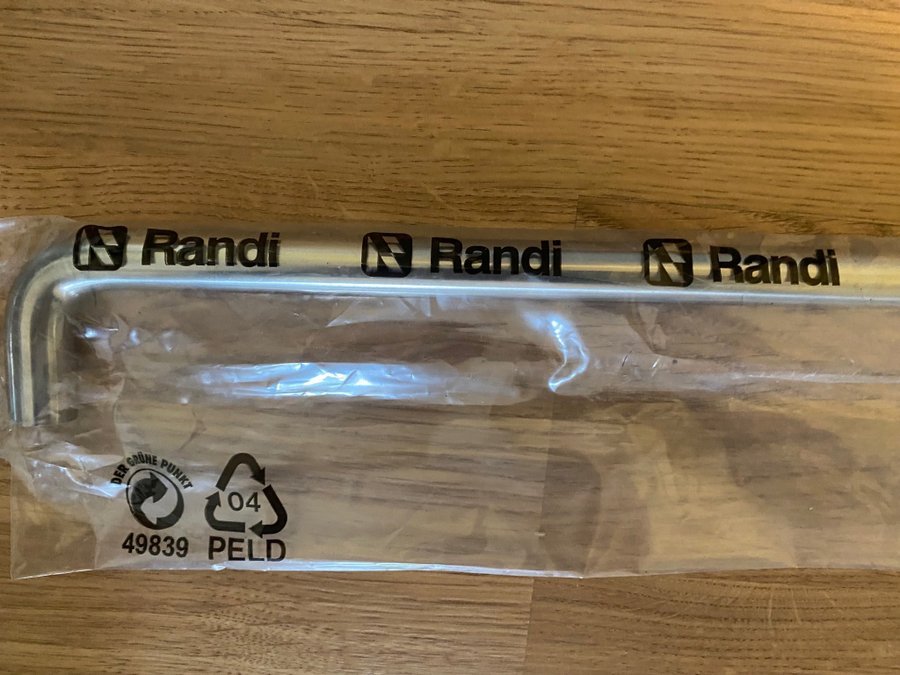 Handtag Randi 151403 HÅL, 19x650 mm rakt, helt nytt