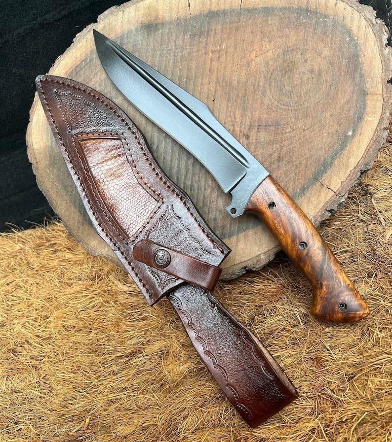 Handmade Hunting Bowie Knife Damascus Steel Bowie Knife Survival Knife