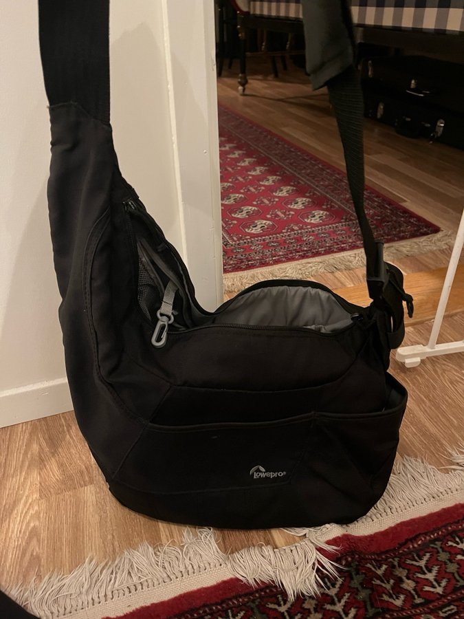 Lowepro Pass Sling Kamera Väska