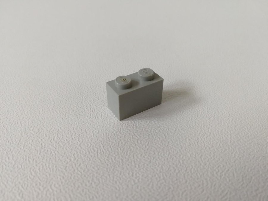 Lego - bit - brick - bas - 1x2 - part 3004 - ljusgrå (old light gray)