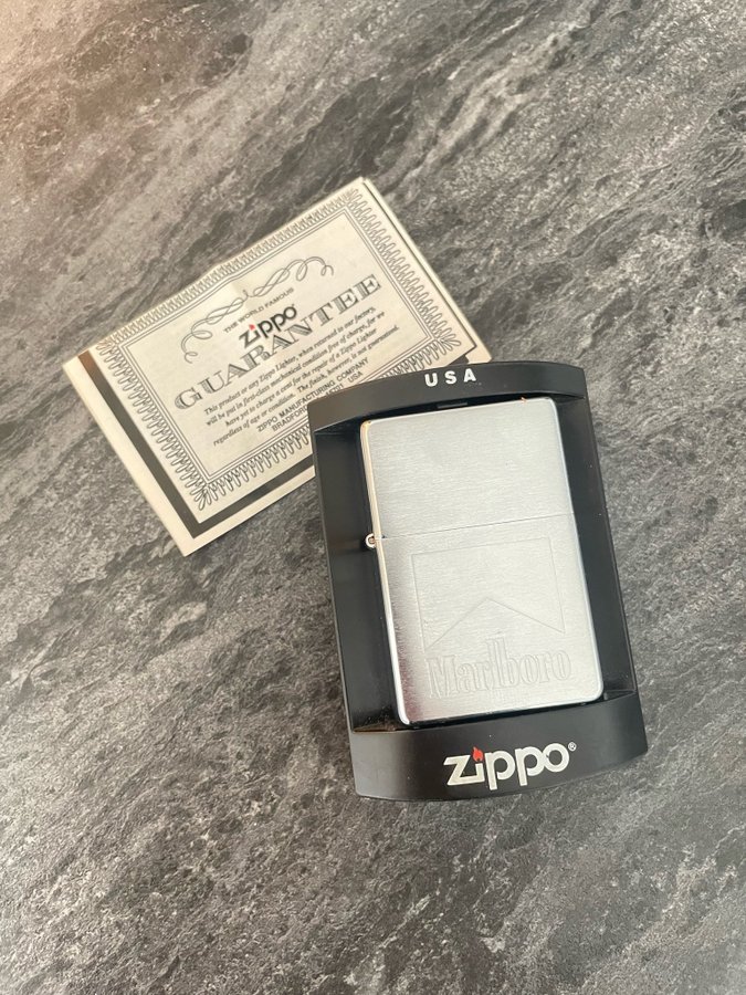 **Sällsynt Samlarobjekt: Vintage Zippo 2031695 A 03 Marlboro**