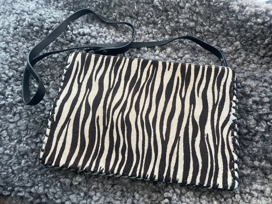 Zara clutch zebra väska aftonväska axelremsväska