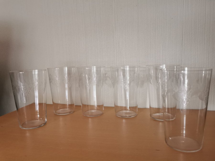 Äldre vattenglas/ ölglas/glas 6 st. med slipade vinranka motiv, vintage