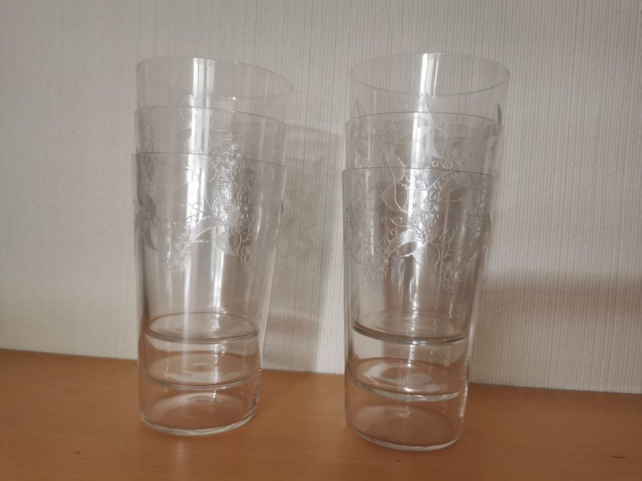 Äldre vattenglas/ ölglas/glas 6 st. med slipade vinranka motiv, vintage