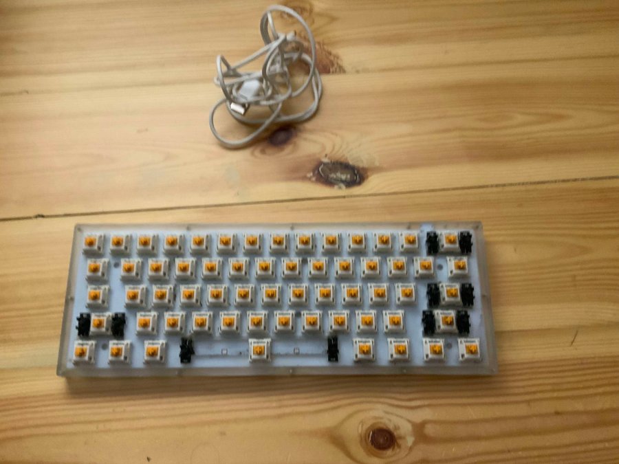 womier k61 with glorious switches Mechanical keyboard with out keycaps