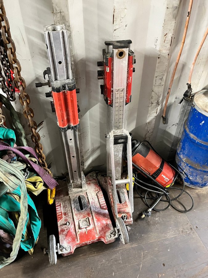 Hilti DD 250-E Borrmaskin med stativ och tillbehör + Reservdelsmaskin DD 350