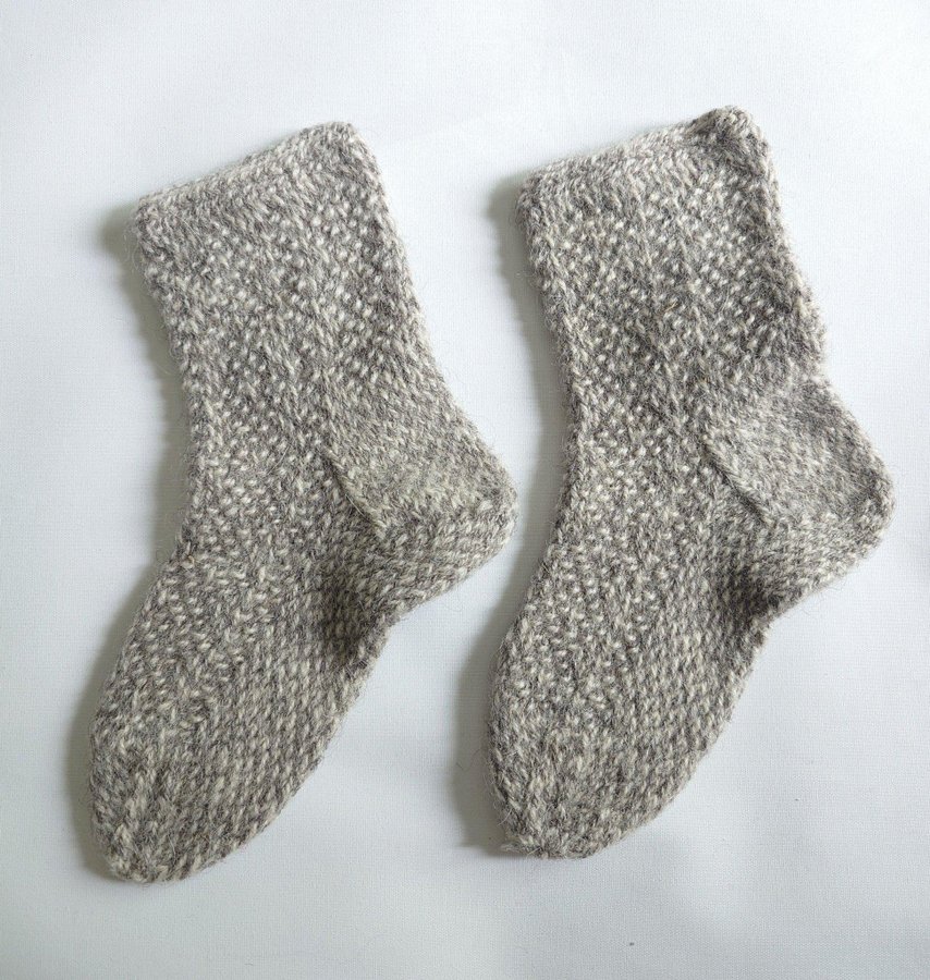 NYA Handstickade raggsockar/yllesockar strl. 28 (innermått 190 mm)