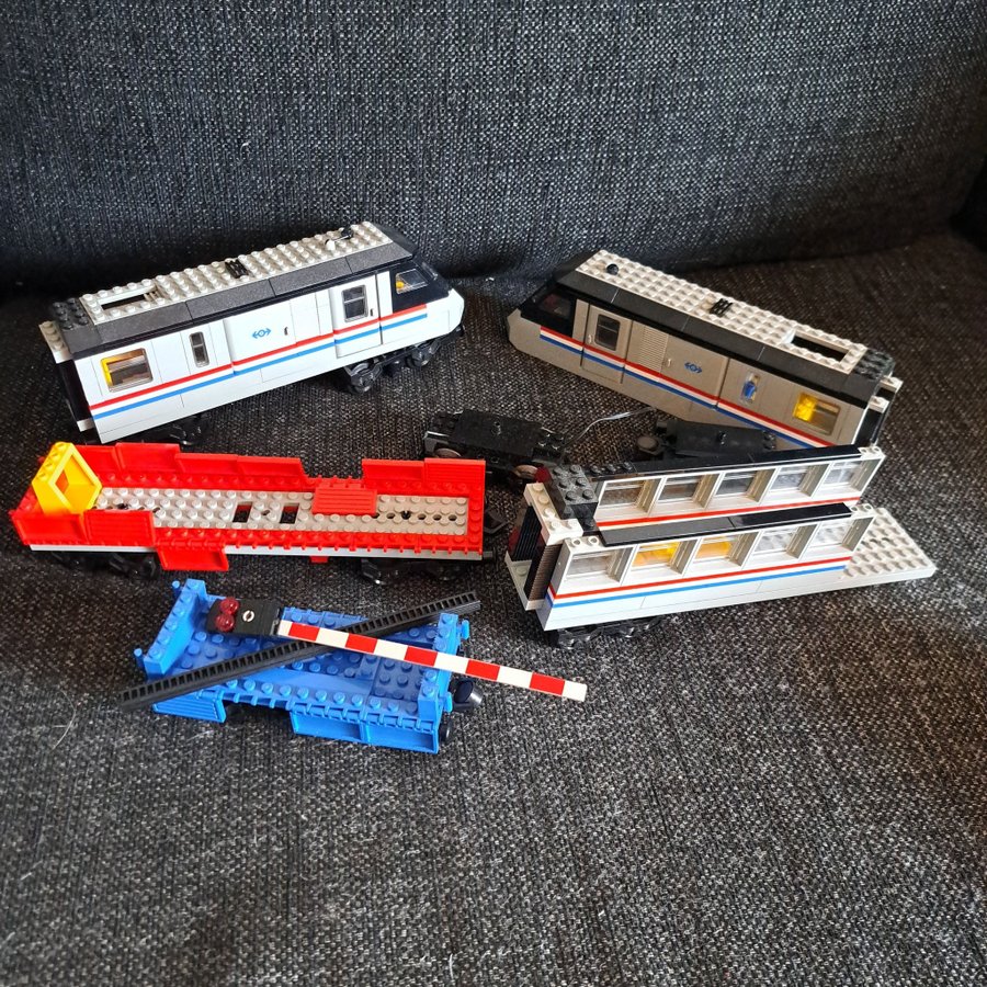 Lego, Tågset, legonr 4558, metroliner, tillbehör, vagnar