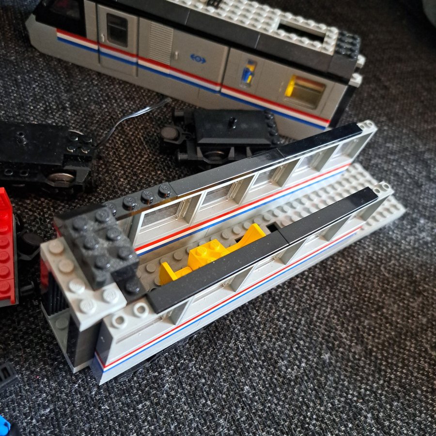 Lego, Tågset, legonr 4558, metroliner, tillbehör, vagnar