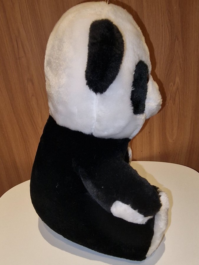 Fantastisk Panda med två olika färger ~ Höjden 32 cm ~ bred 27 cm