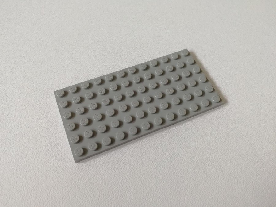 Lego - platta - plate - bas - 6x12 - part 3028 - ljusgrå (old light gray)