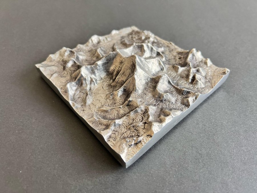 Unik Brevpress i massiv metall. Relief modell av Mt Everest topografi geografi