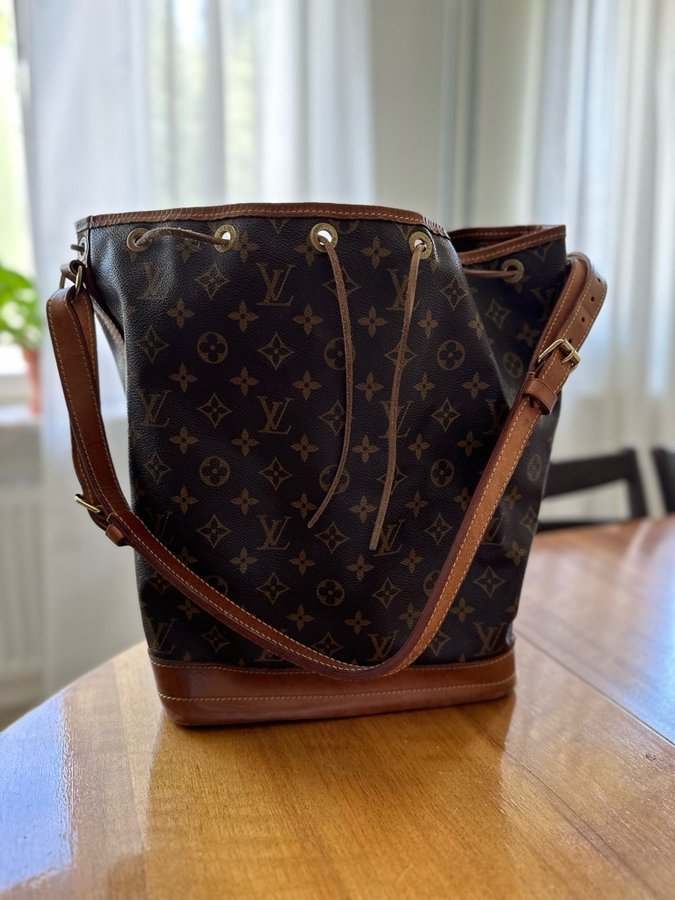 Louis Vuitton Noé cloth handbag