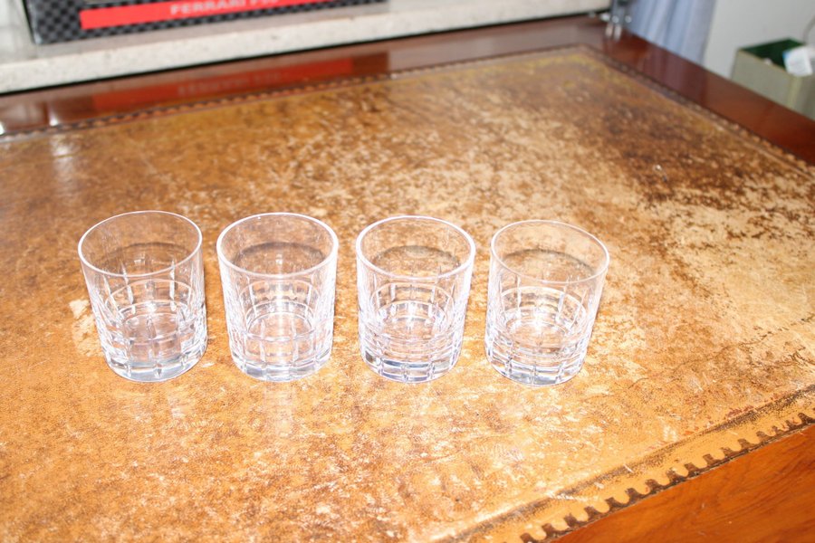 Kosta, City, 4 fräcka mindre whiskyglas/shotglas, Vicke Lindstrand, sign