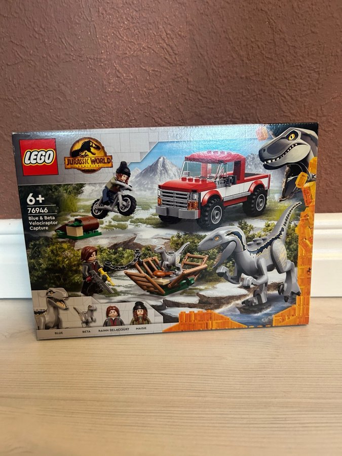 LEGO Jurassic World 76946 Beta Velociraptor Capture