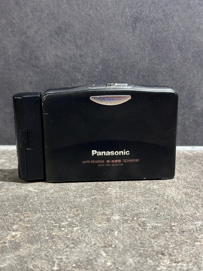 Gammalt Panasonic RQ-S25 Kassettbandspelare med laddare och batterier