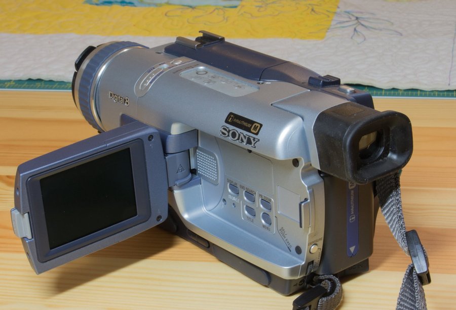 Sony Digital 8 Handycam DCR-TRV230E