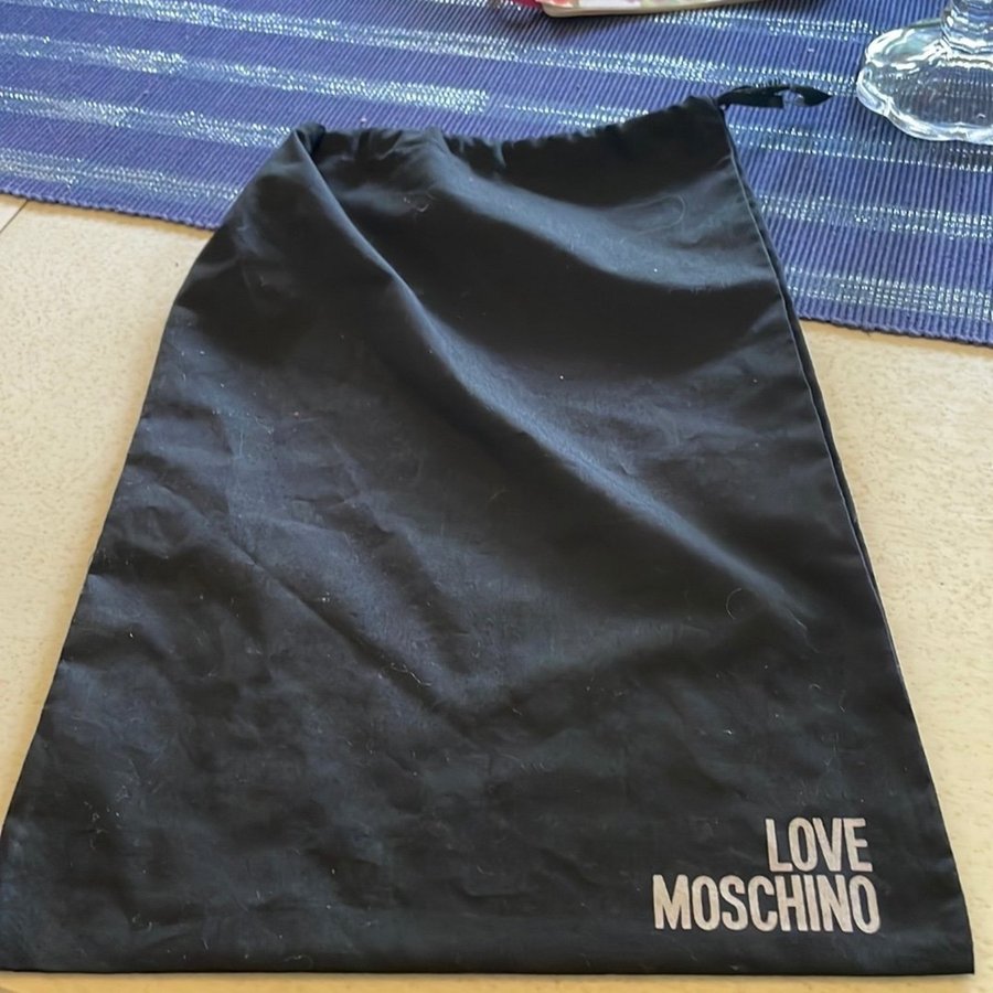 Svart tygpåse Moschino