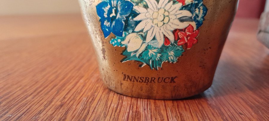 En gammal Kobjällra samt en Bjällra från Innsbruck