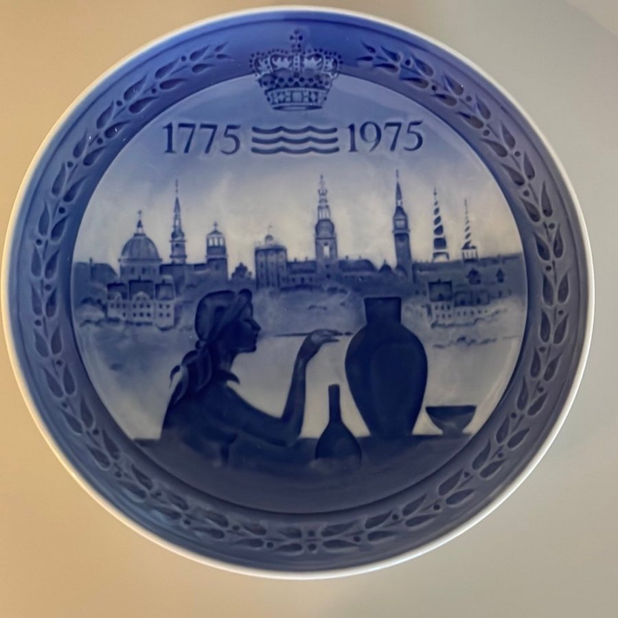 Royal Copenhagen Bicentenary 1775-1975 Tallrik