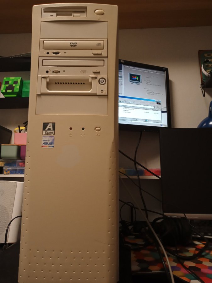 Retro Aopen-system. Pentium II slot CPU, Matrox video, Quantum Bigfoot HDD