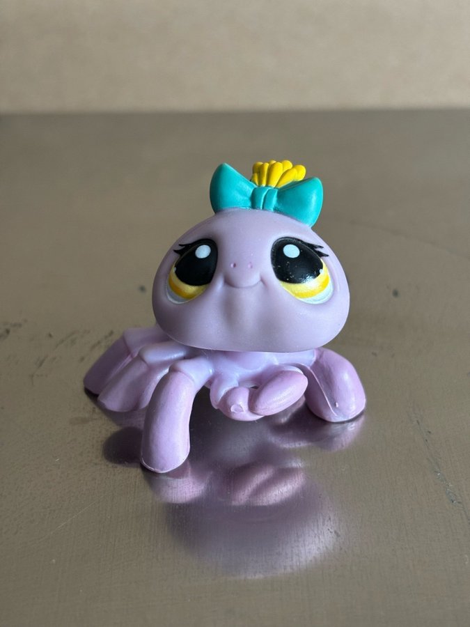 Littlest Pet Shop Hasbro 2007 Purple Spider Yellow Eyes #1031