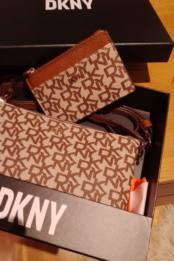 Helt ny Dkny väska med plånbok