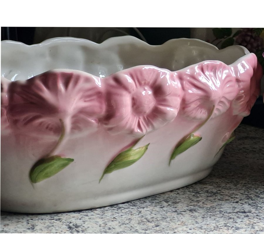 Blommig kruka i rosa majolika majolica