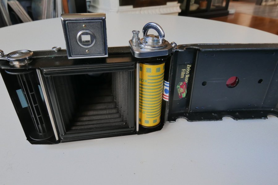 ZEISS IKON IKONTA MED CARL ZEISS TESSAR OBJEKTIV