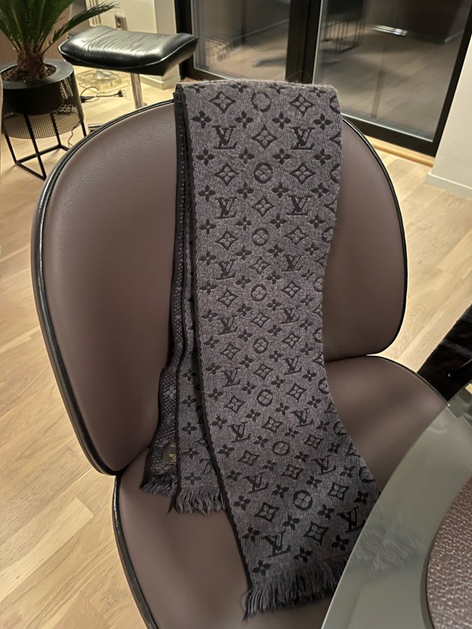 Grå Louis Vuitton Logomania ull halsduk