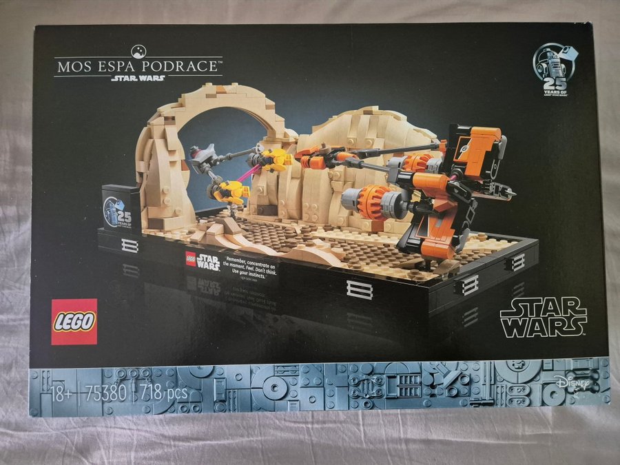 LEGO Star Wars 75338 Mos Espa Podrace oöppnad