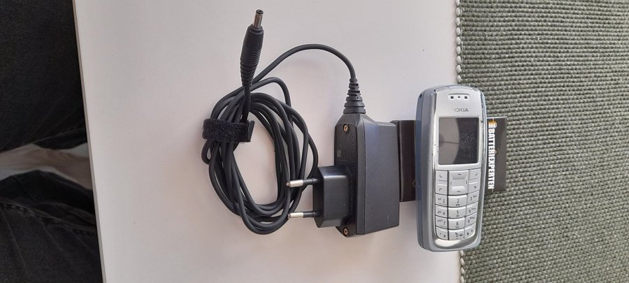 Nokia 3120, silverfärgad