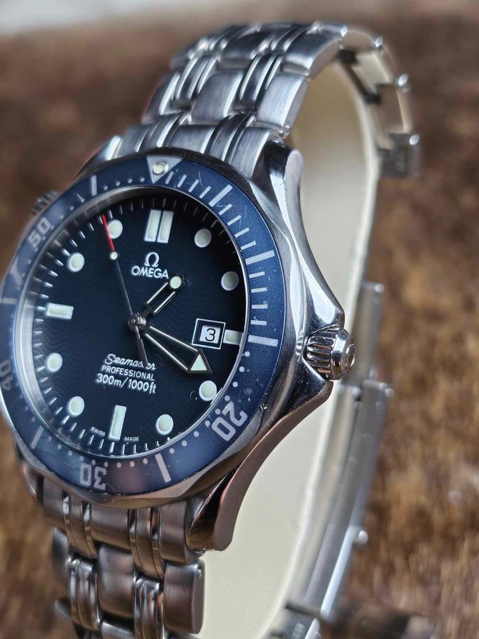 Omega Seamaster Professionel full-size 'Golden Eye' 25418000