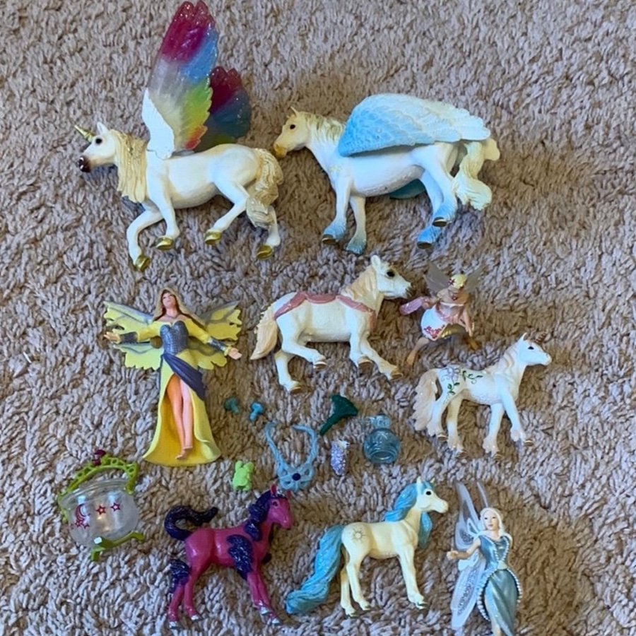 Schleich - Enhörning, pegasus, älvor, hästar och tillbehör.