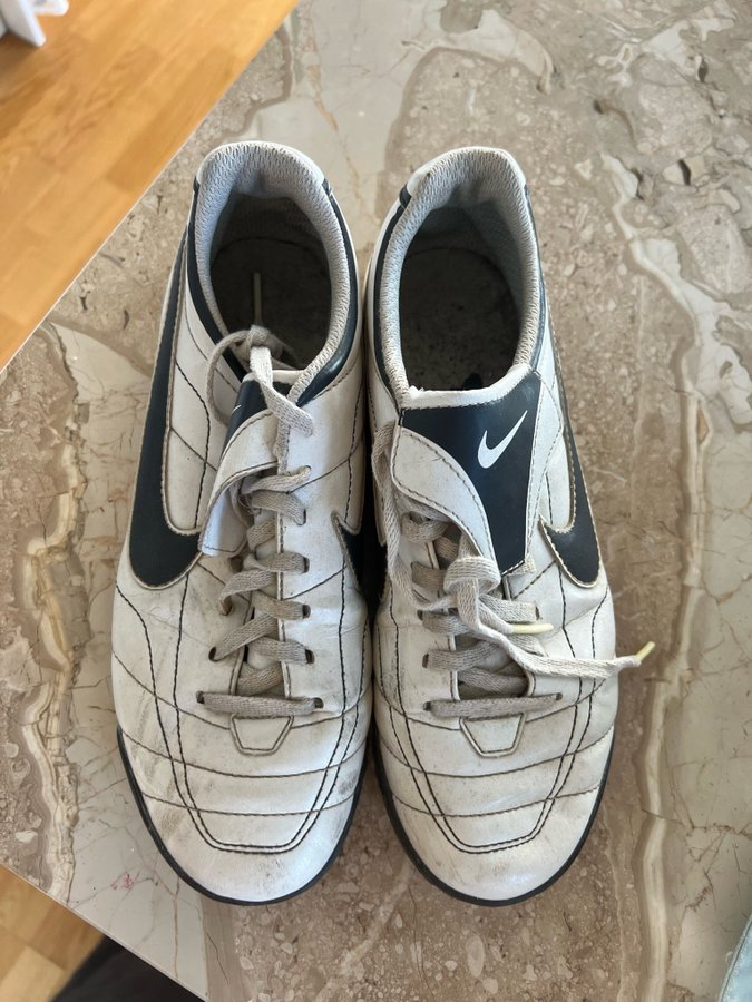 Nike Fotbollsskor Vit Storlek 38